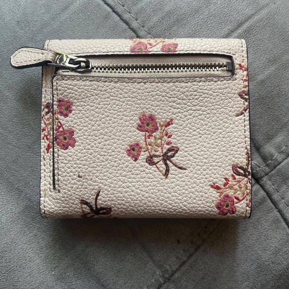 Coach smalls wallet - Picture 2 of 3